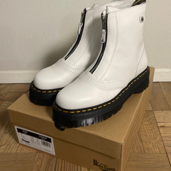 Dr Martens new in box white zipper platform womans 10 wedding boot! - Picture 2 of 7